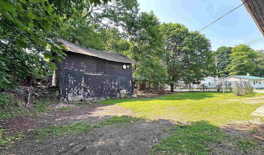 273 Union St, Bennington, VT 05201 - 5 Beds, 1 Bath