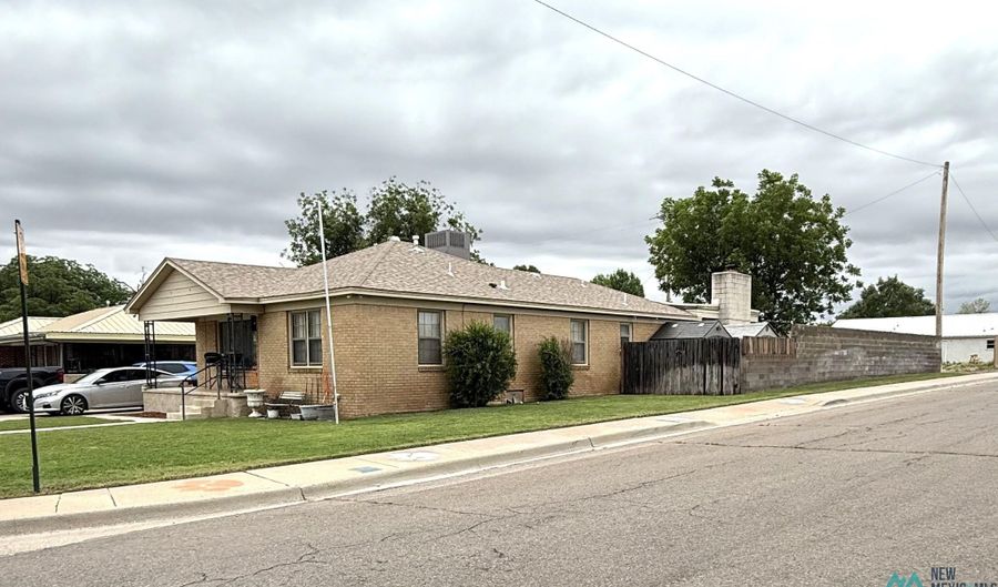 813 W Mann Ave, Artesia, NM 88210 - 3 Beds, 2 Bath
