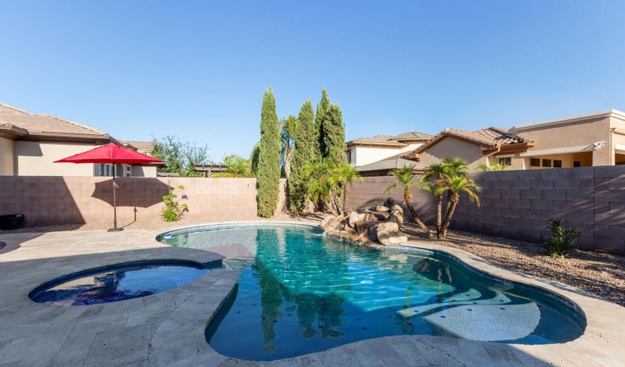 291 W YELLOWSTONE Way, Chandler, AZ 85248 - 4 Beds, 4 Bath