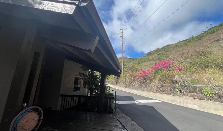 1487 Hiikala Pl 28, Honolulu, HI 96816 - 2 Beds, 3 Bath