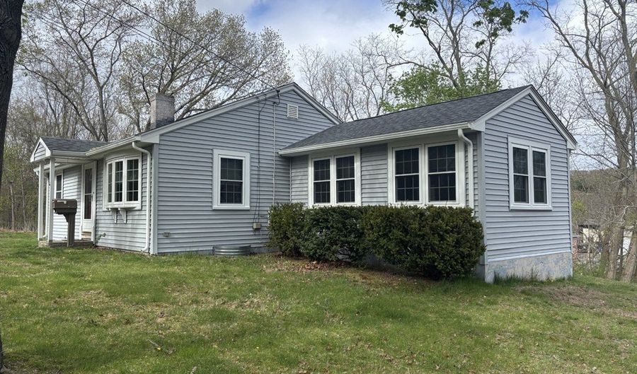 6 Pleasant St, Blackstone, MA 01504 - 3 Beds, 1 Bath