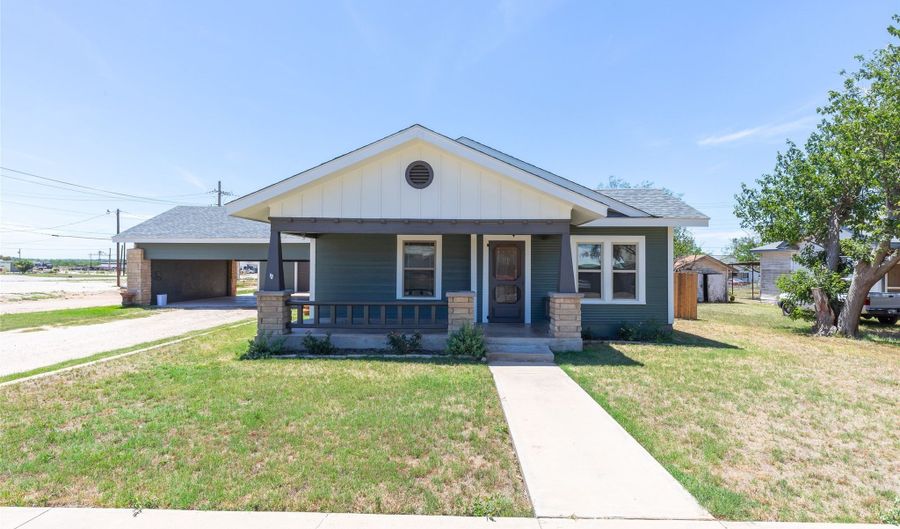 1532 Avenue N, Anson, TX 79501 - 3 Beds, 3 Bath
