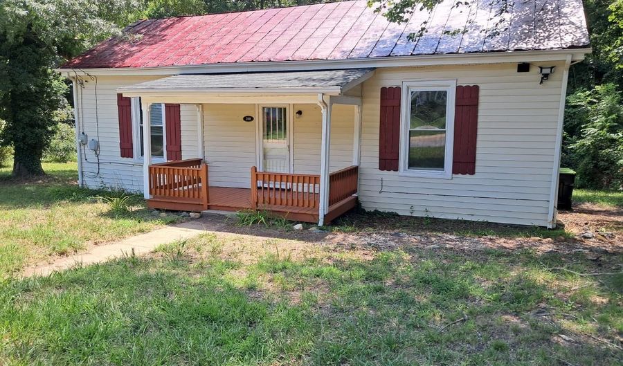 208 Lee Grant Ave, Appomattox, VA 24522 - 2 Beds, 1 Bath
