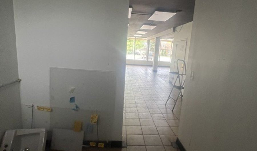 101 E Fullerton Ave 101, Addison, IL 60101 - 0 Beds, 0 Bath