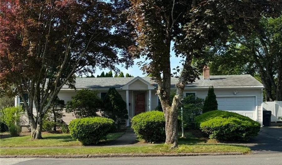 20 Wild Berry Dr, Cranston, RI 02920 - 3 Beds, 2 Bath