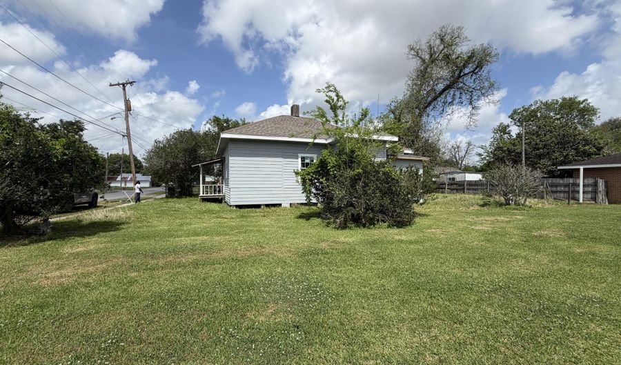 308 Hawthorne St, Abbeville, LA 70510 - 3 Beds, 2 Bath