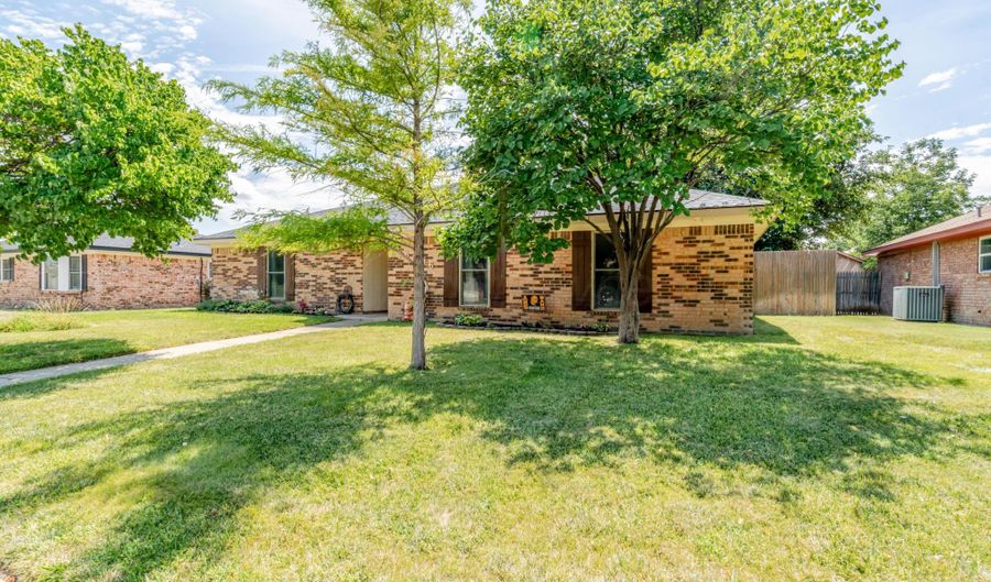 6306 DARTMOUTH St, Amarillo, TX 79109 - 3 Beds, 2 Bath