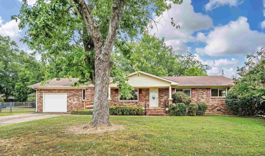 313 Christopher Dr, Athens, AL 35611 - 3 Beds, 2 Bath