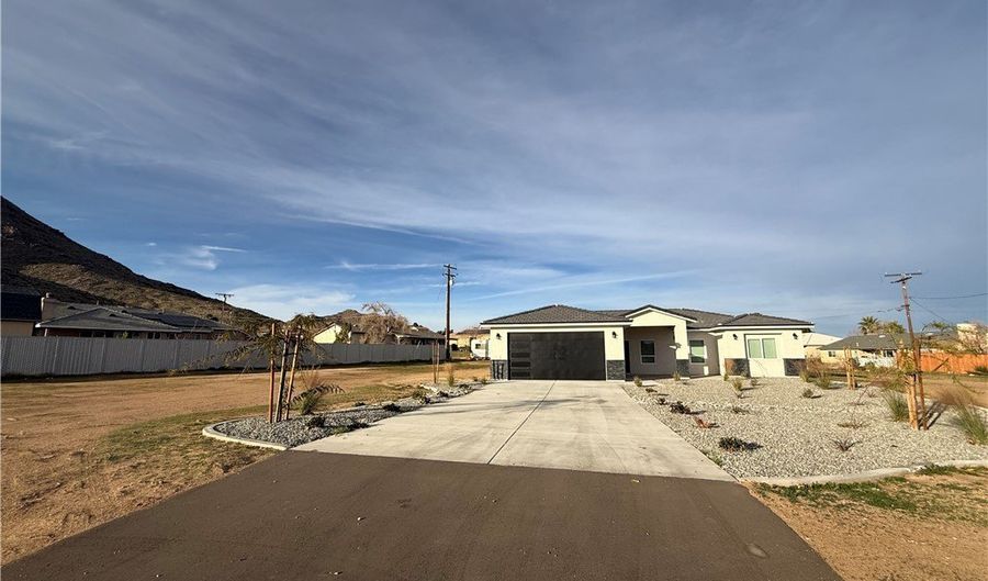 20420 Yuma, Apple Valley, CA 92307 - 3 Beds, 2 Bath