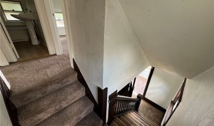 2286 6th St SW, Akron, OH 44314 - 2 Beds, 1 Bath
