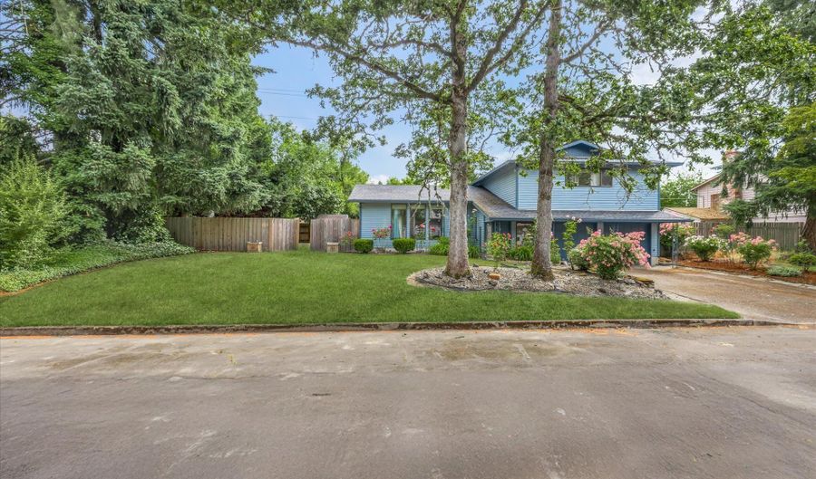 16620 SE LADD Ct, Milwaukie, OR 97267 - 3 Beds, 3 Bath