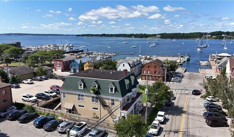 18 State St 4 (2nd Floor West), Bristol, RI 02809 - 2 Beds, 1 Bath