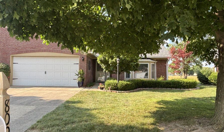 8092 Crystal Ct, Avon, IN 46123 - 2 Beds, 2 Bath