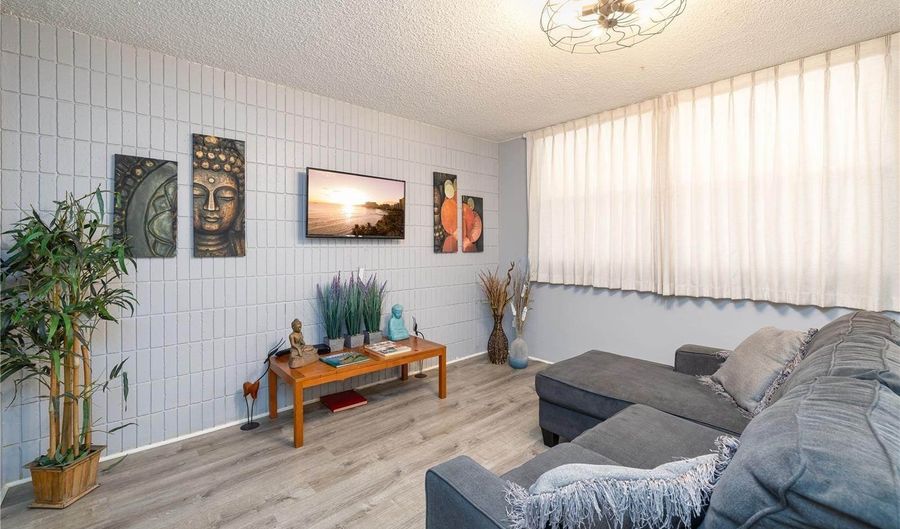 1911 Kalakaua Ave #406, Honolulu, HI 96815 - 1 Beds, 1 Bath