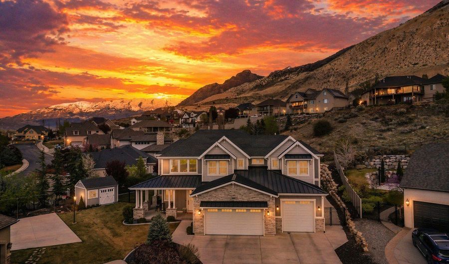 9558 N AVANYU Dr, Cedar Hills, UT 84062 - 8 Beds, 6 Bath