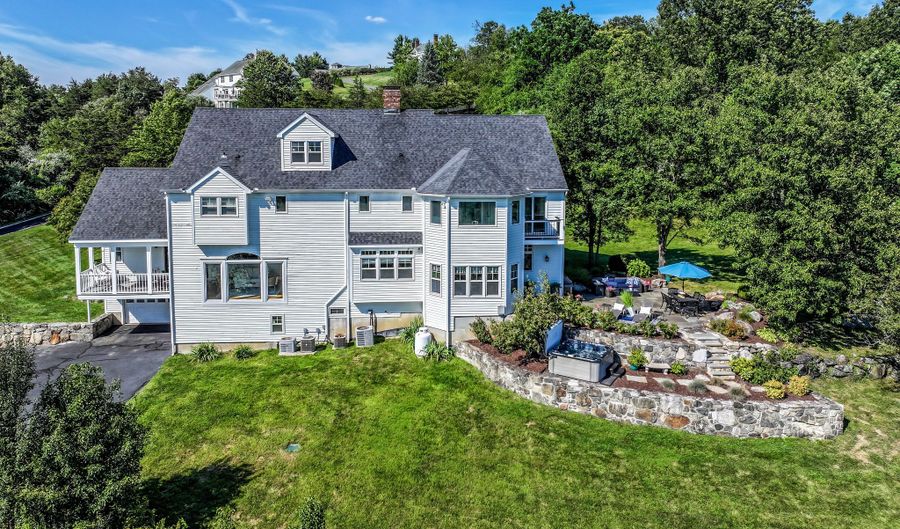 10 Trailing Ridge Rd, Brookfield, CT 06804 - 4 Beds, 5 Bath