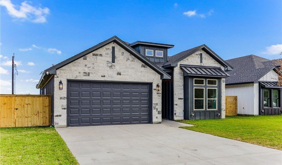 835 S 8th St, Aransas Pass, TX 78336 - 4 Beds, 3 Bath