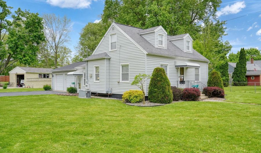 905 Sheffield Ave St, Adrian, MI 49221 - 4 Beds, 1 Bath