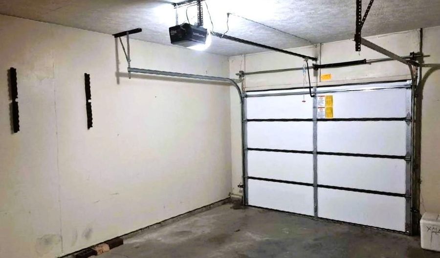 1614 17th St, Auburn, NE 68305 - 2 Beds, 2 Bath