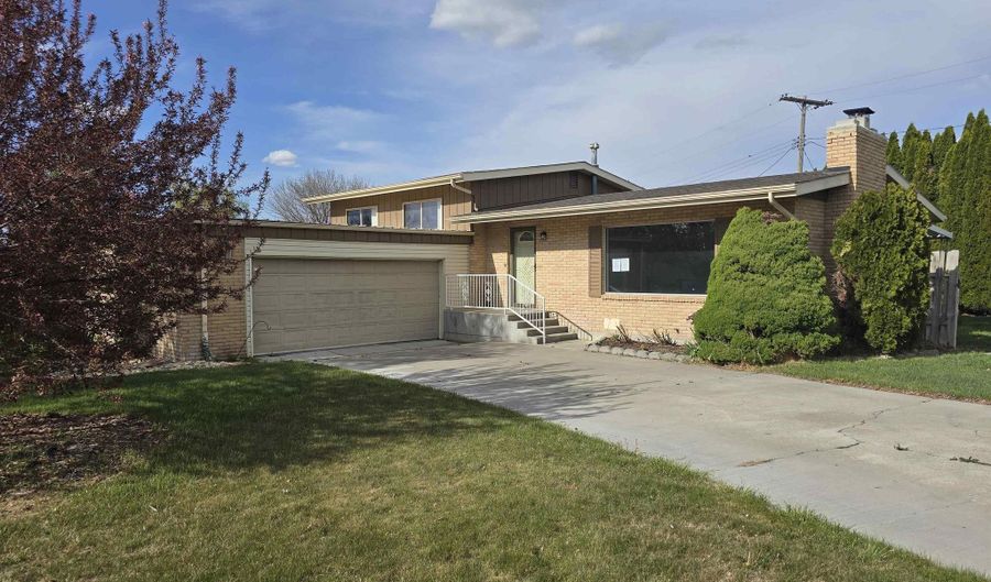 2863 Berkeley Dr, Burley, ID 83318 - 3 Beds, 2 Bath