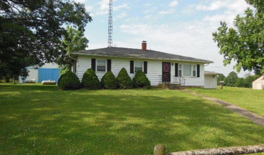 130 N County Road 900 N St, Bluford, IL 62814 - 3 Beds, 1 Bath