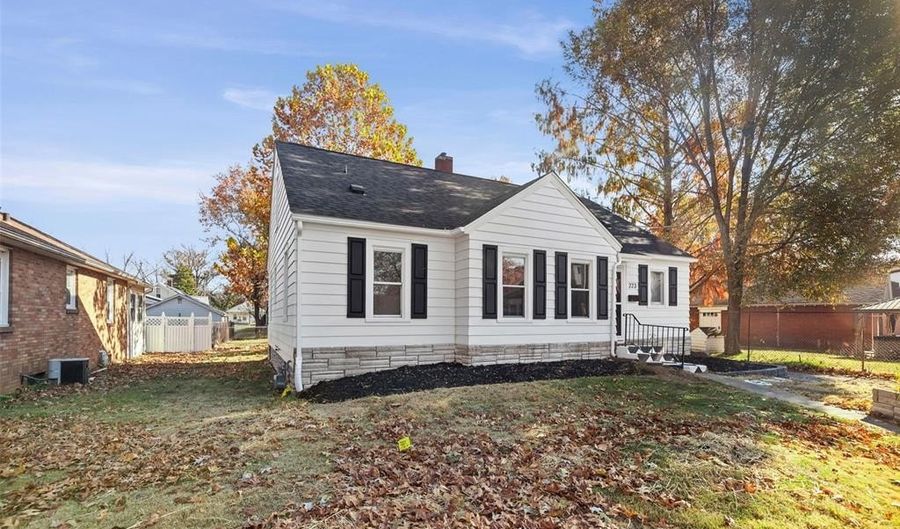 223 Michigan Ave, Alton, IL 62002 - 3 Beds, 2 Bath