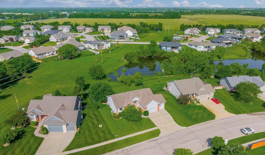 1421 N Lakeside Dr, Andover, KS 67002 - 5 Beds, 3 Bath