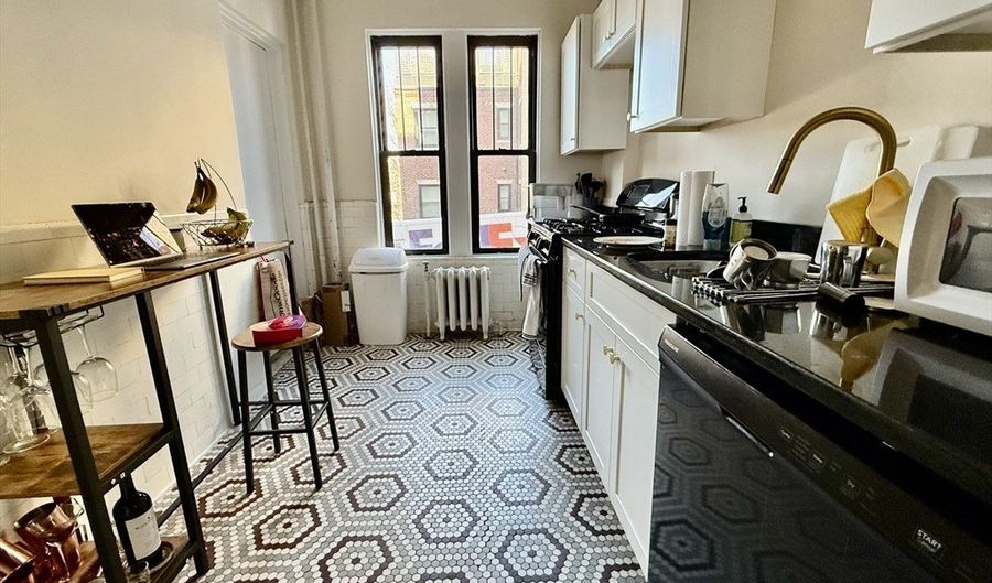 452 Park Dr 1, Boston, MA 02215 - 4 Beds, 2 Bath