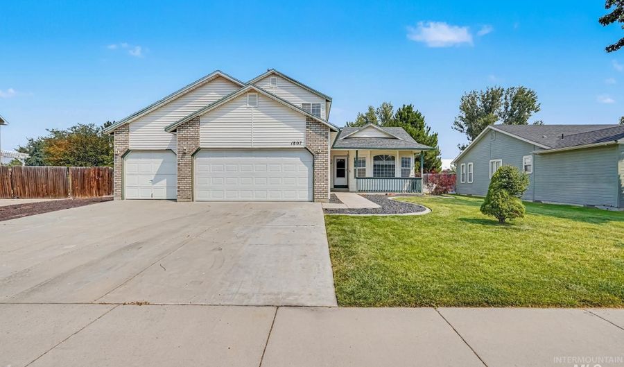 1807 Fairoaks Dr, Caldwell, ID 83605 - 4 Beds, 3 Bath