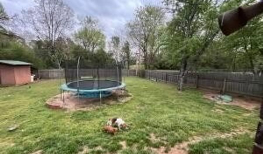 200 NE 15th St, Atkins, AR 72823 - 4 Beds, 2 Bath