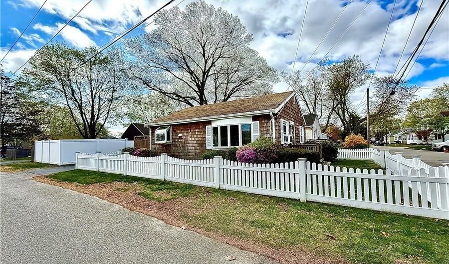 78 Viola Ave, East Providence, RI 02915 - 2 Beds, 2 Bath