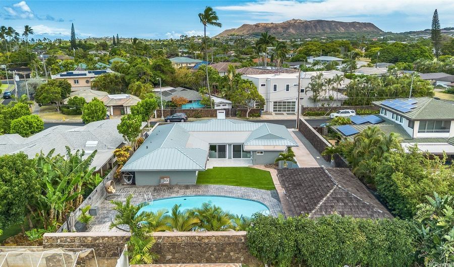 977 Makaiwa St, Honolulu, HI 96816 - 4 Beds, 3 Bath