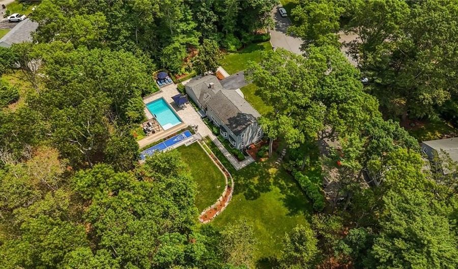 75 Walnut Dr, East Greenwich, RI 02818 - 4 Beds, 4 Bath