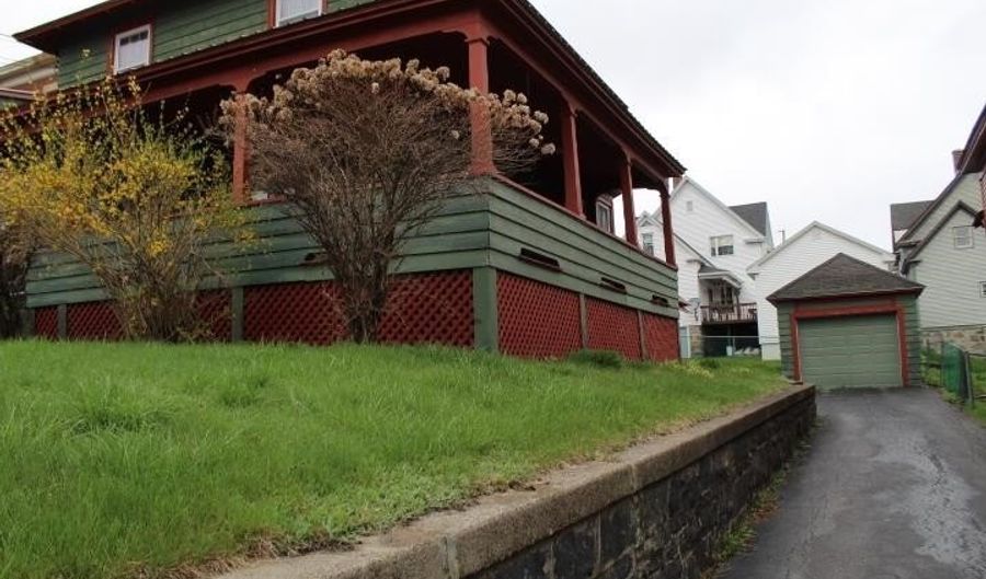 182 Madison Ave, Berlin, NH 03570 - 3 Beds, 2 Bath