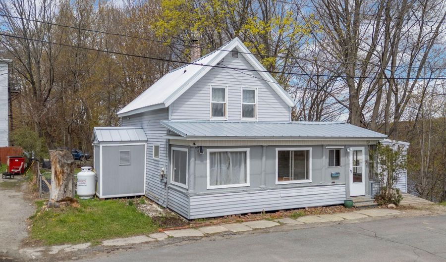 3 York St, Augusta, ME 04330 - 2 Beds, 2 Bath