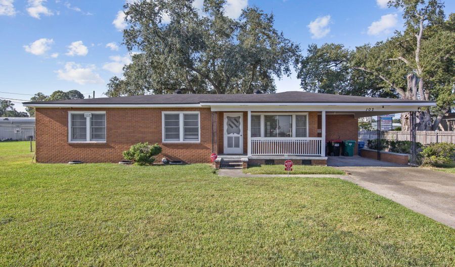 102 Antigua Dr, Lafayette, LA 70503 - 3 Beds, 2 Bath