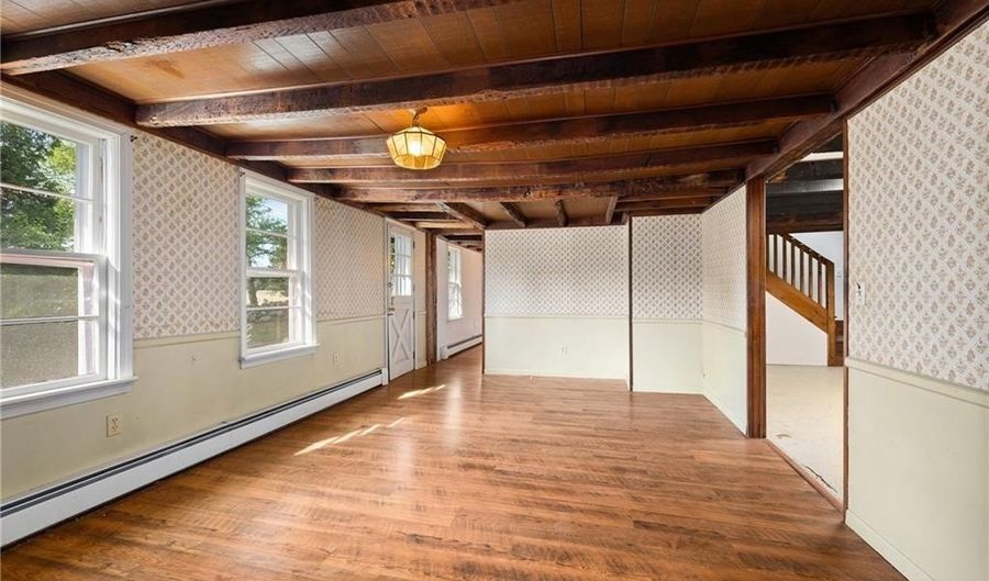 1289 South Rd, East Greenwich, RI 02818 - 3 Beds, 2 Bath