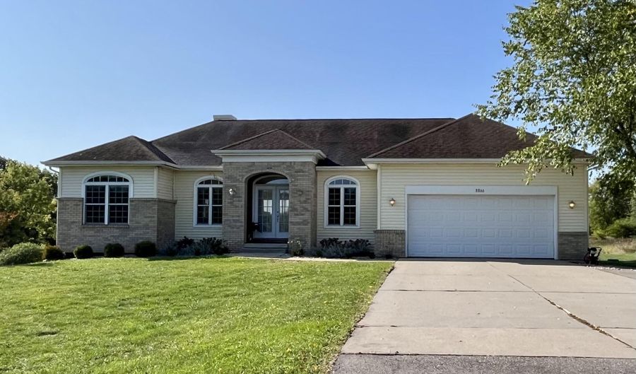 8866 Cascade Rd SE, Ada, MI 49301 - 5 Beds, 3 Bath