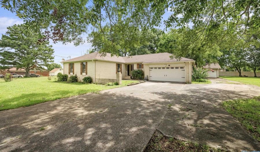704 Hannah Ave SE, Attalla, AL 35952 - 4 Beds, 2 Bath