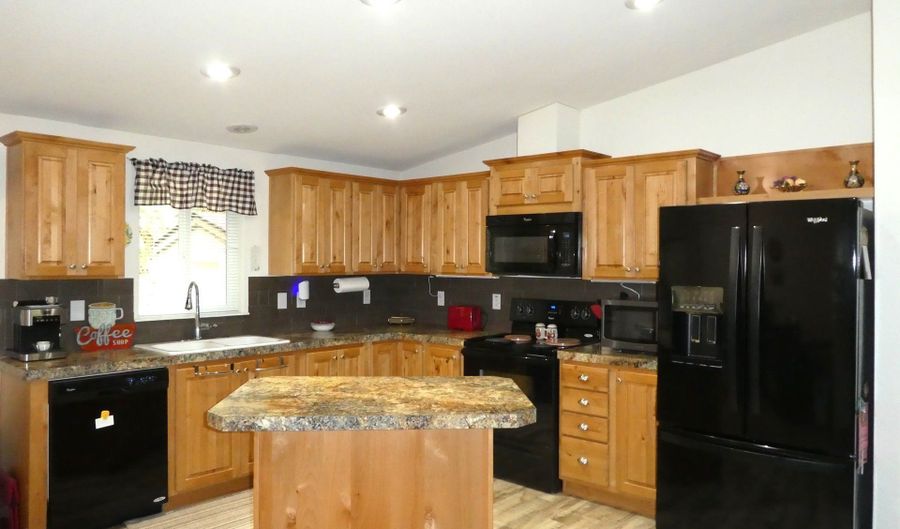 32700 SE LEEWOOD Ln 32, Boring, OR 97009 - 3 Beds, 2 Bath