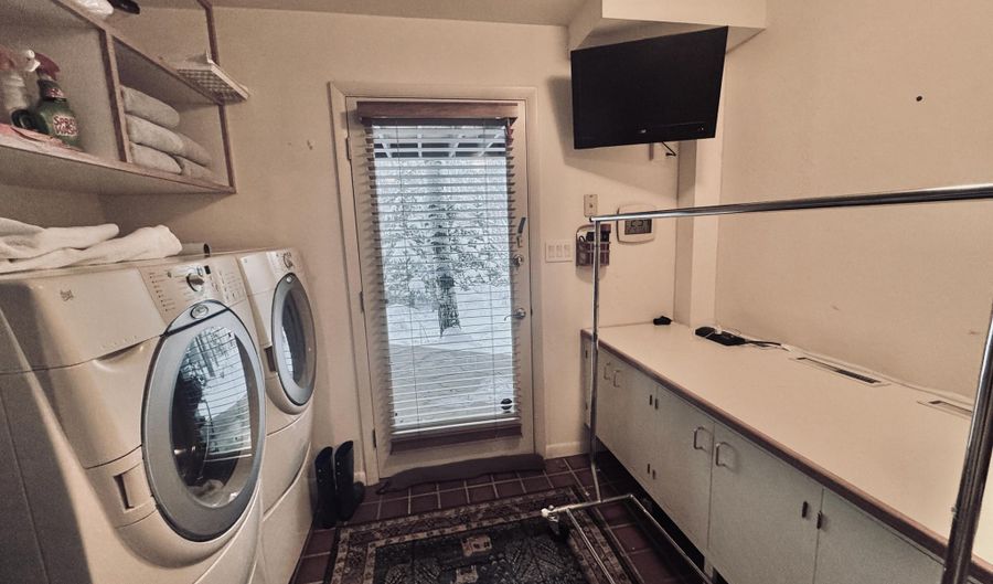 302 Roaring Fork Dr, Aspen, CO 81611 - 3 Beds, 3 Bath