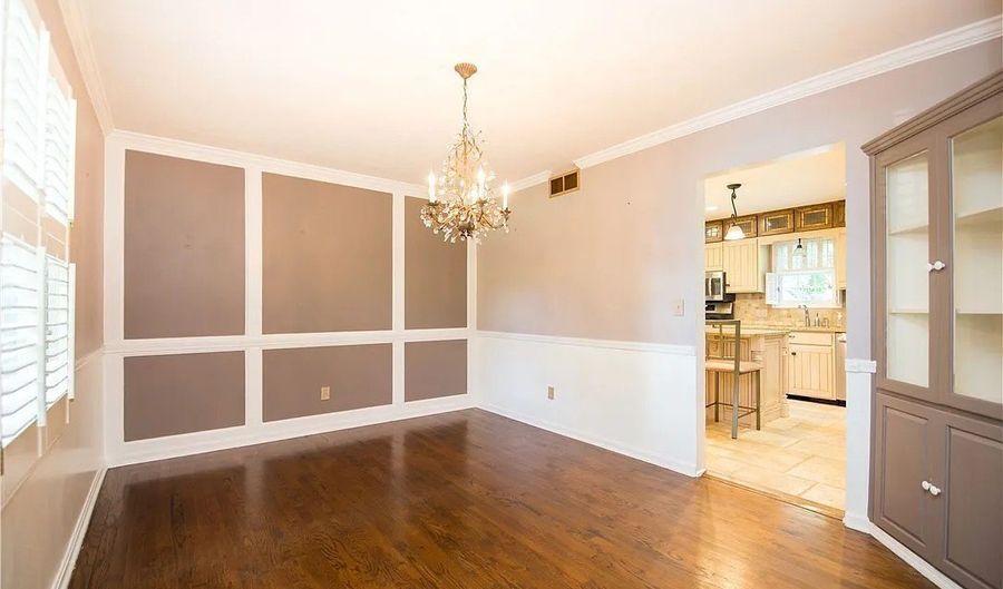 185 N Bissell Rd, Aurora, OH 44202 - 3 Beds, 3 Bath