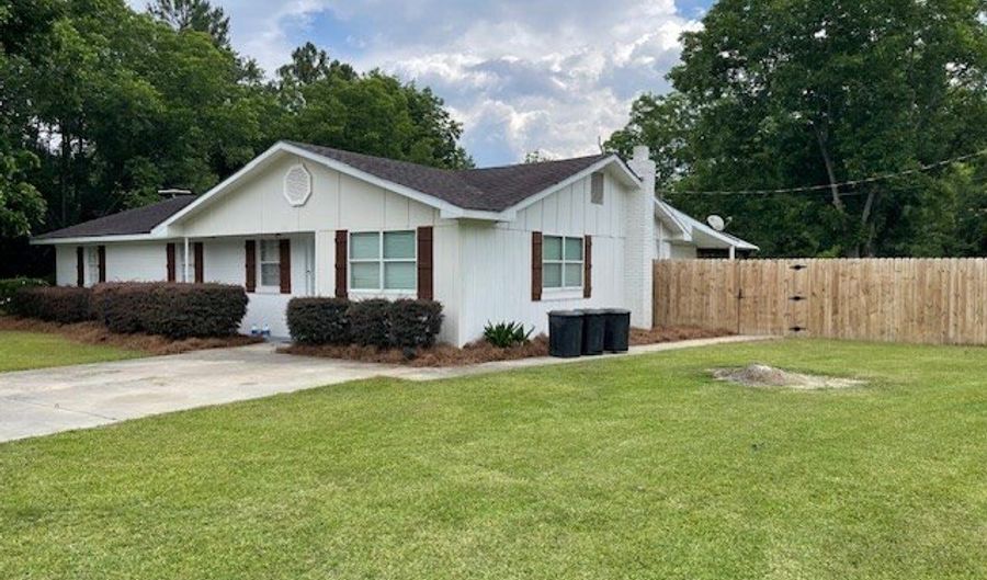 120 Westover Dr, Adel, GA 31620 - 4 Beds, 3 Bath