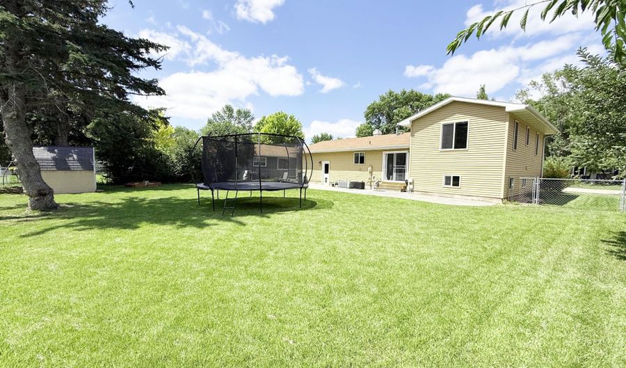 1222 Apollo Ave, Aberdeen, SD 57401 - 4 Beds, 2 Bath