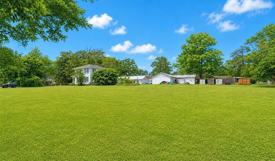 112 N College St, Atkinson, NC 28421 - 5 Beds, 3 Bath