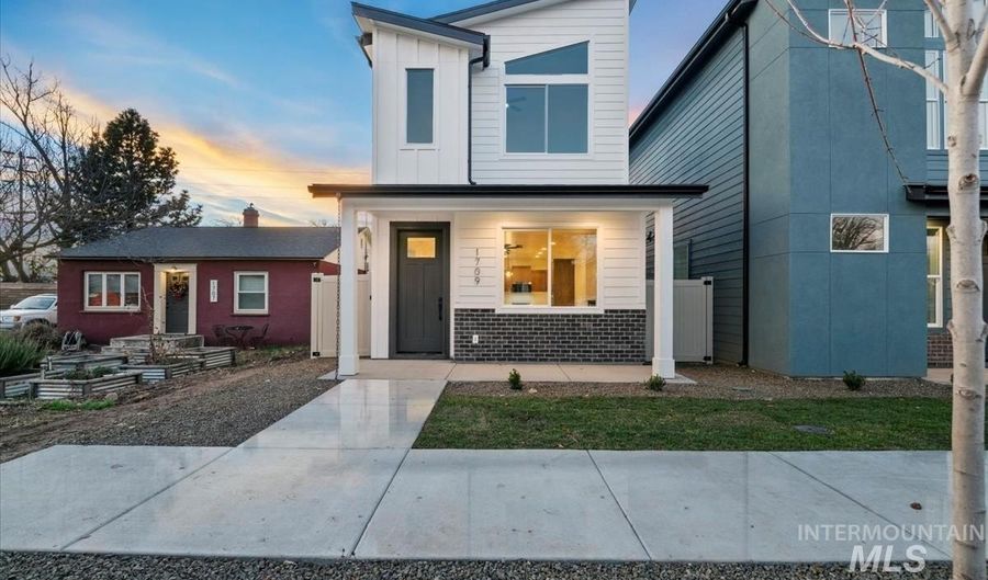 1709 N 31st St, Boise, ID 83703 - 4 Beds, 5 Bath