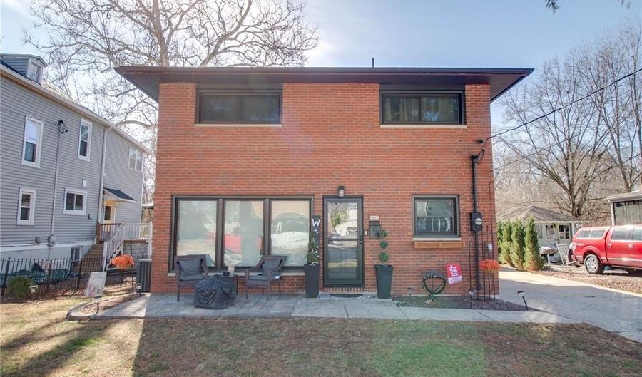 1011 Danforth St, Alton, IL 62002 - 3 Beds, 2 Bath