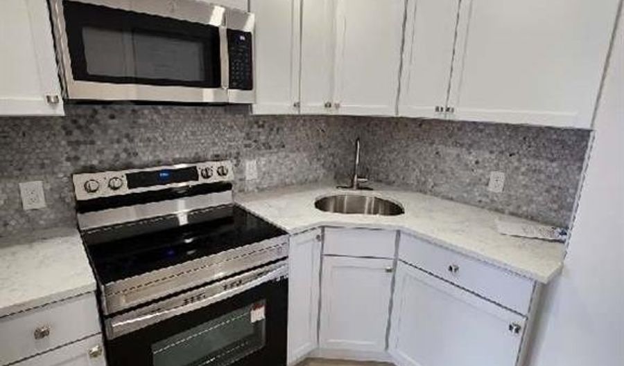 426 High St, Central Falls, RI 02863 - 3 Beds, 1 Bath