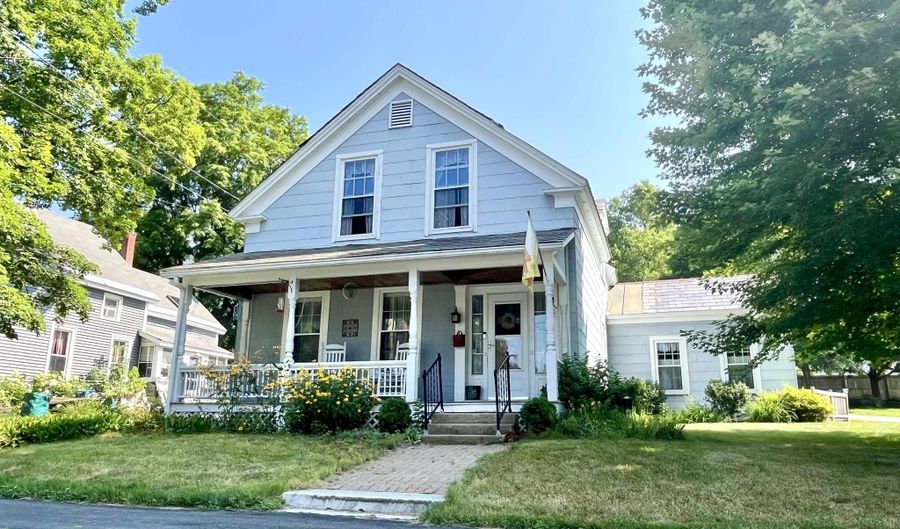 18 Carver St, Brandon, VT 05733 - 3 Beds, 3 Bath