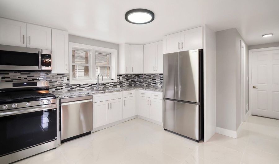 271 Barbara Pl, Aberdeen, NJ 07747 - 3 Beds, 2 Bath